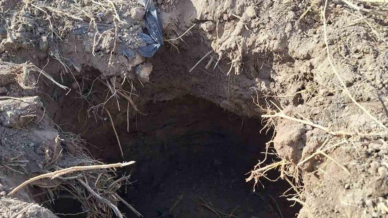 Denizli Çivril'de Tarım Arazisinde Ani Obruk Oluşumu Korkuya Neden Oldu