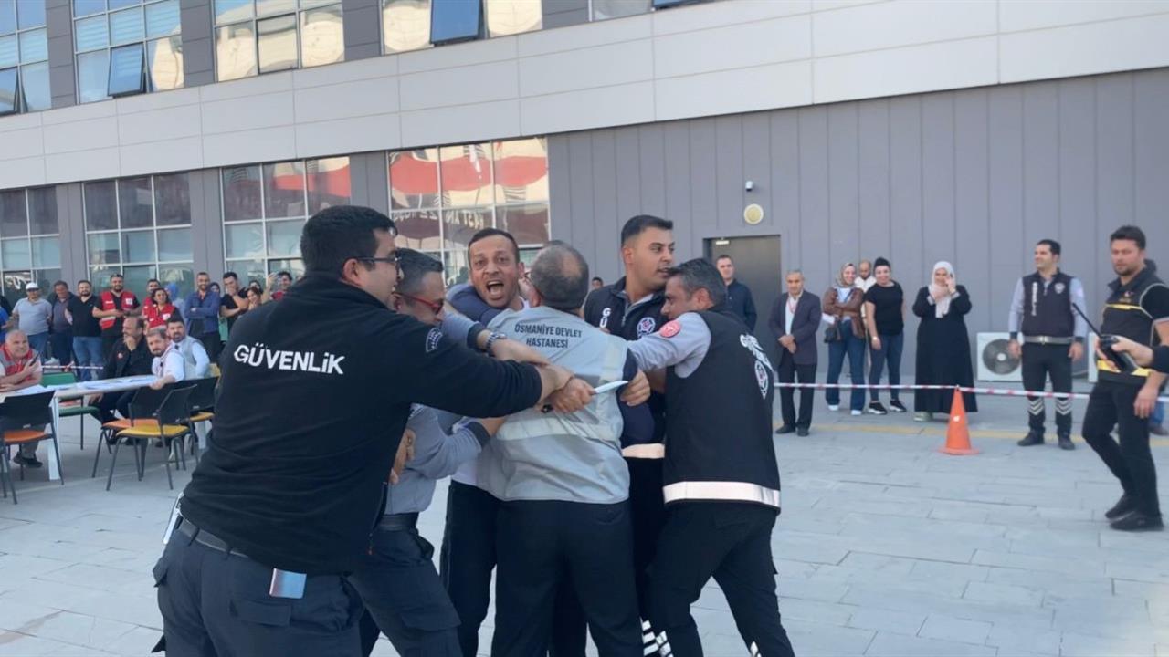 Osmaniye Eğitim ve Araştırma Hastanesi'nde Gerçekleştirilen Tatbikatta Koordinasyon Test Edildi