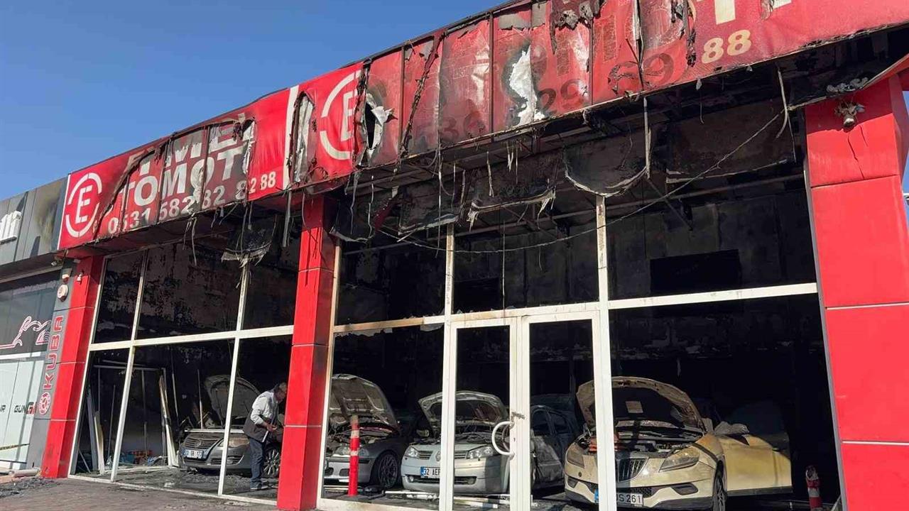 Denizli Pamukkale'de Oto Galeriyi Kundaklayan Şüpheli Suçunu Kabul Etti