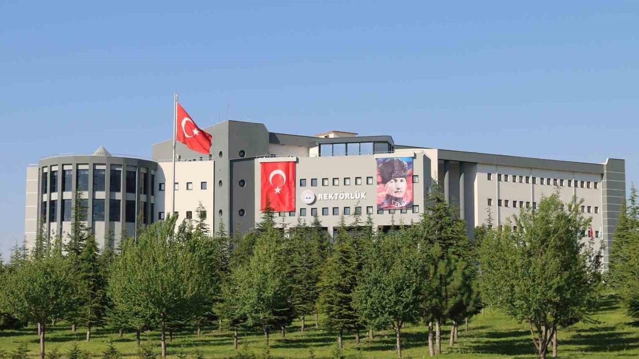 Kayseri'deki Erciyes Üniversitesi, 2025 CWTS Leiden sıralamasında önemli bir yükseliş gösterdi.