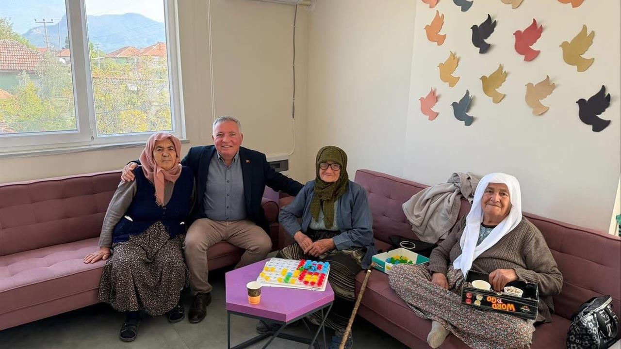 Denizli Merkezefendi'de Başkan Kepenek, Yaşlı Rehabilitasyon Merkezini Ziyaret Etti