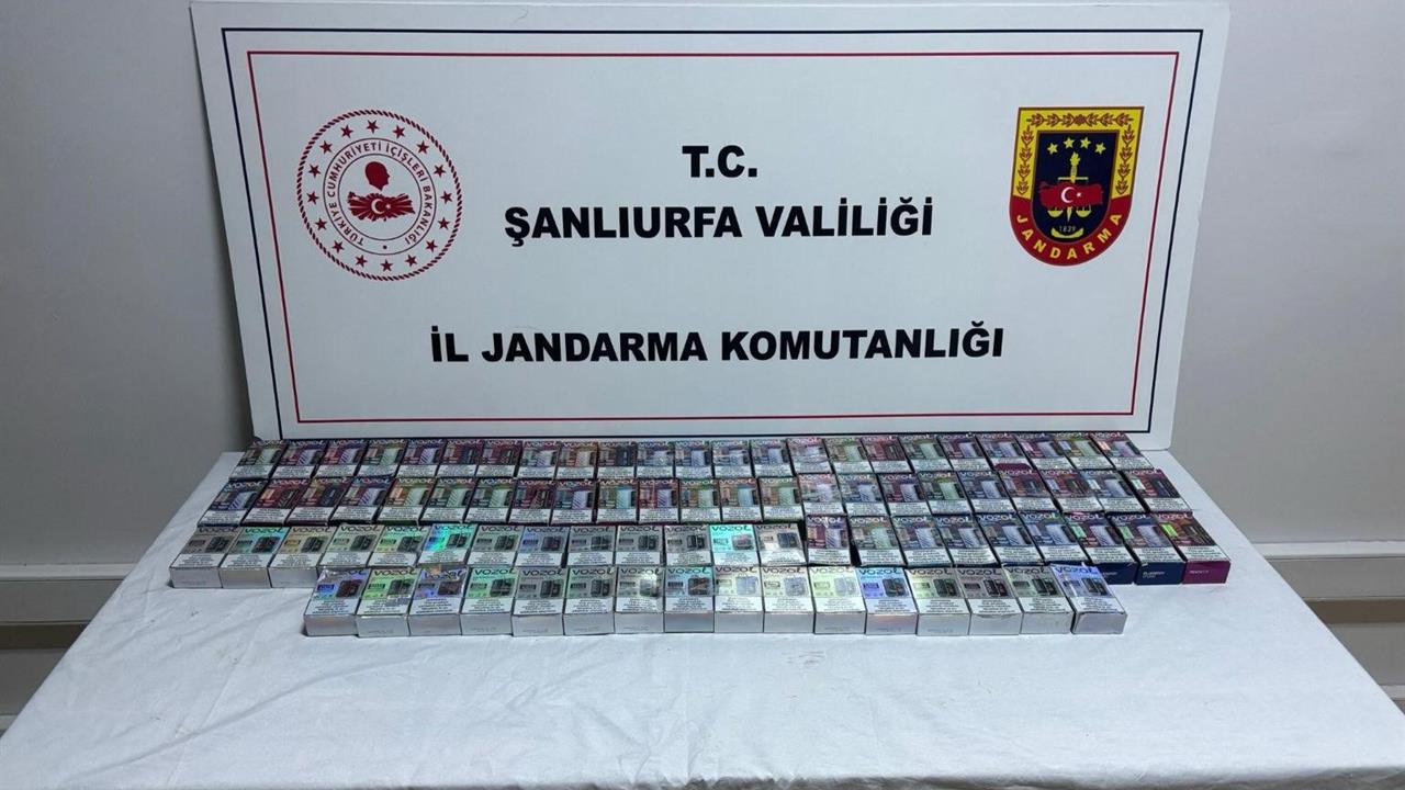 Şanlıurfa Haliliye'de Durdurulan Araçta 84 Paket Kaçak Sigara Bulundu