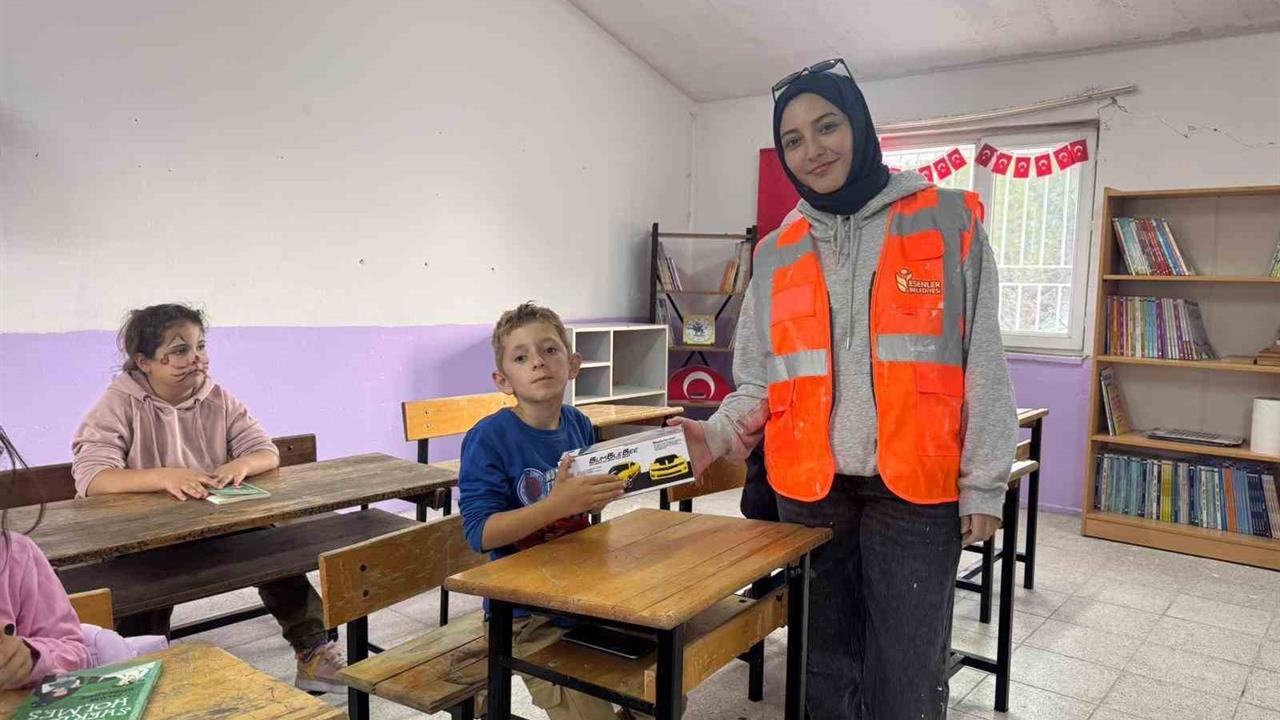 İstanbul Esenler'de Üniversite Öğrencileri Köy Okulunu Yeniledi