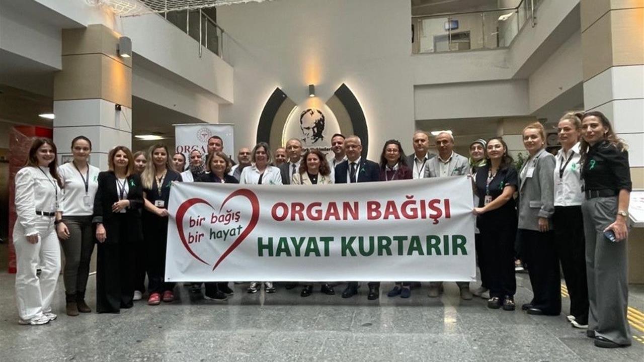Zonguldak'ta Sağlık Çalışanları Organ Bağışına Dikkat Çekmek İçin Yeşil Kurdele Taktı
