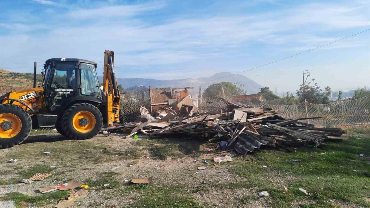 Söke'de Kaçak Keçi Ağıllarının Yıkımı İçin Ekipler Seferber Oldu