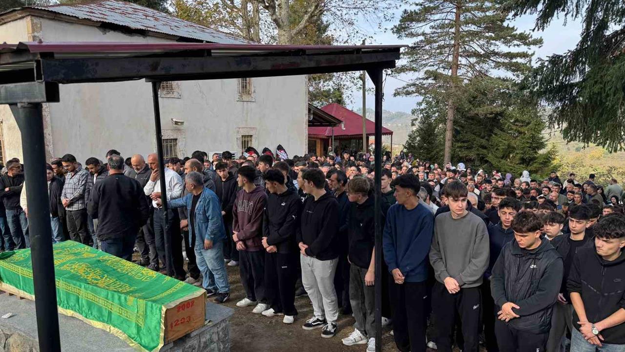 Giresun Merkez'de Motosiklet Kazasında Genç Futbolcu Samet Şahin Hayatını Kaybetti