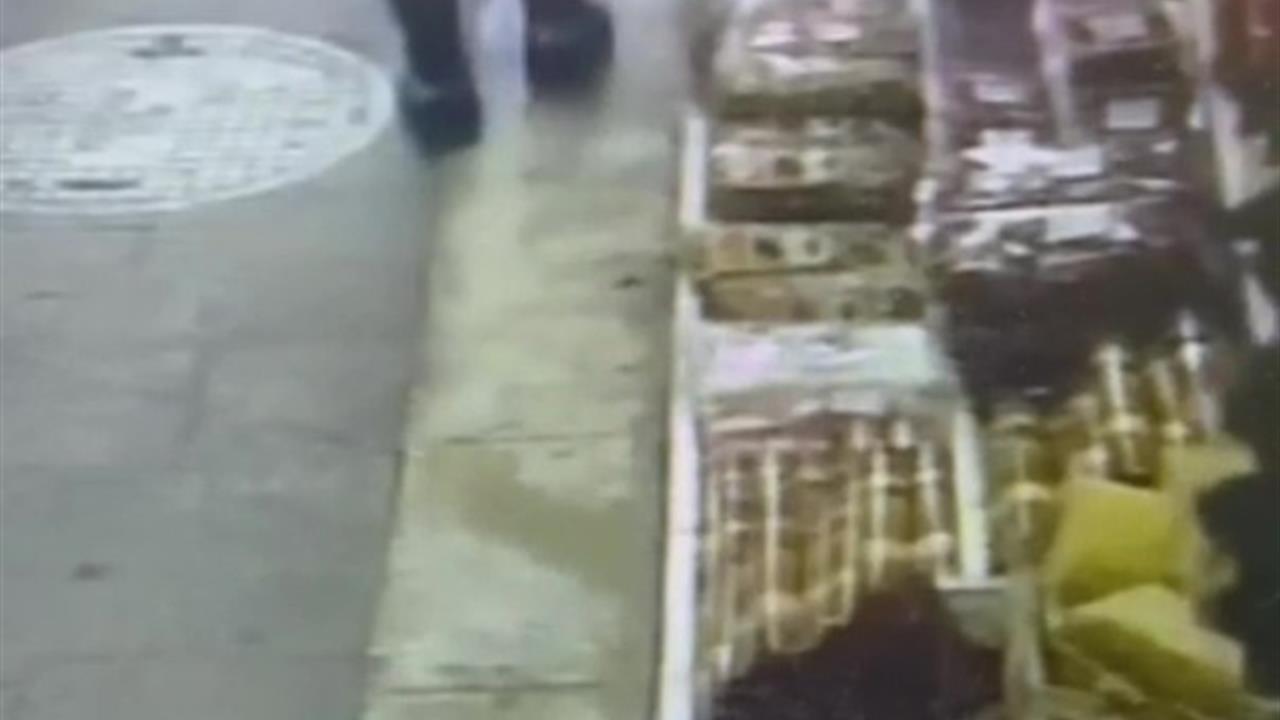 Zonguldak Merkez'de Bir Kuruyemişçiden Ceviz Çalındı