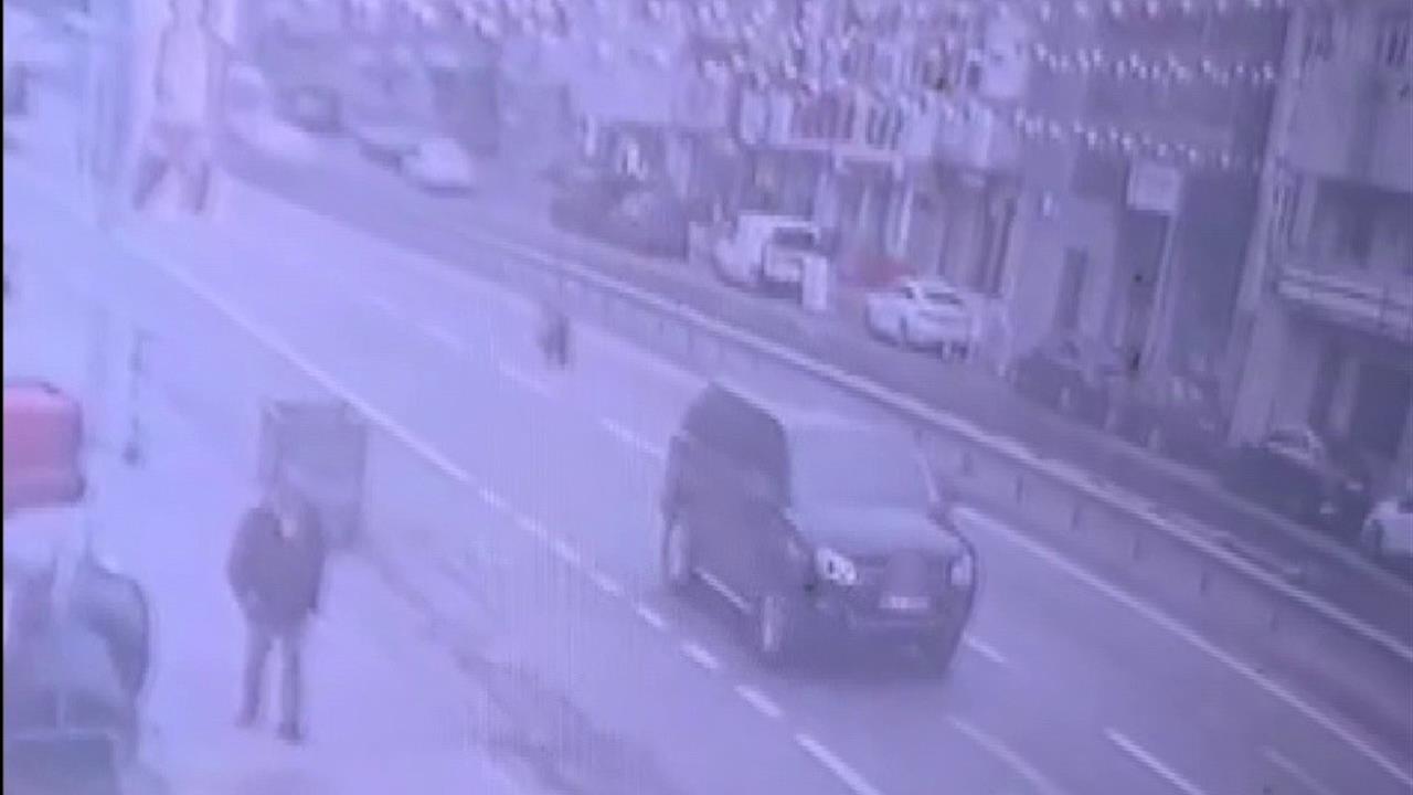 Ümraniye'de Sürücüsüz Motosikletin Çarpması Sonucu Yaya Kıl Payı Kurtuldu