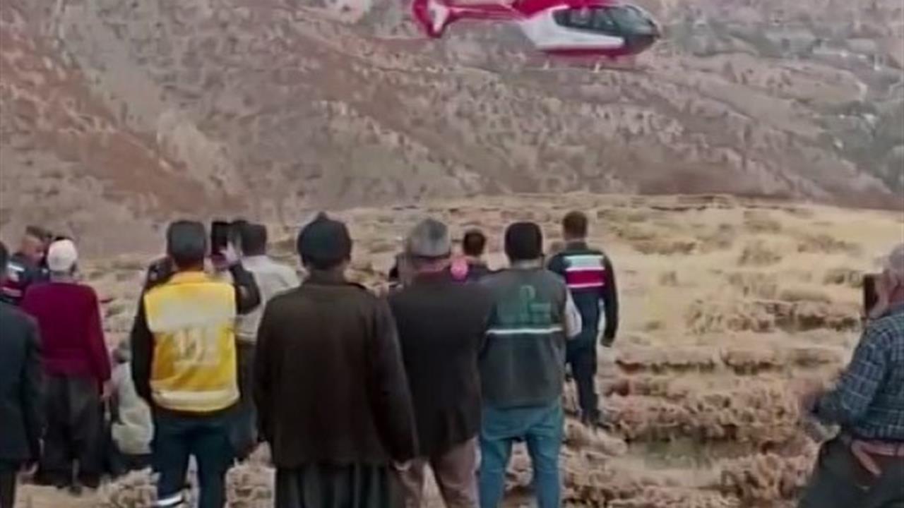 Malatya Doğanşehir'de Uçuruma Düşen Şahıs Helikopterle Kurtarıldı