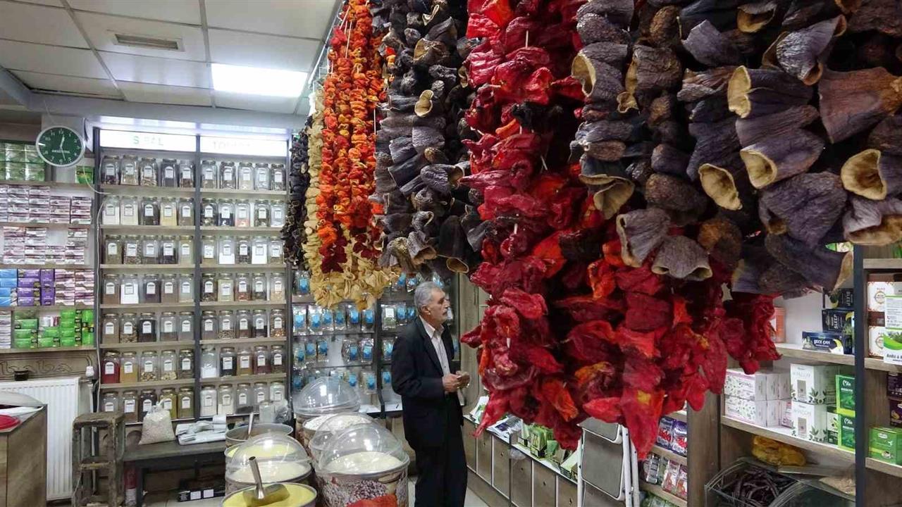 Van'da Havaların Soğumasıyla Birlikte Aktarlara İlgi Artıyor