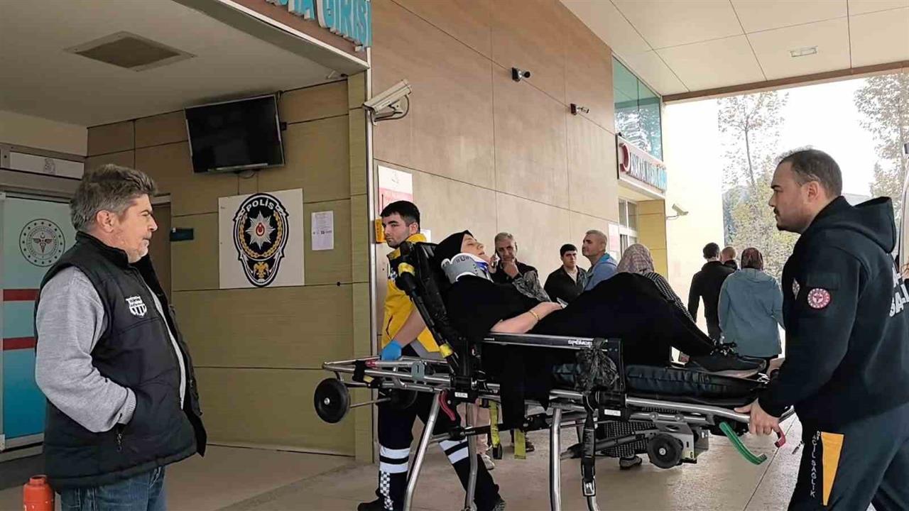 Bursa İnegöl'de Eşine Araç Kullanmayı Öğreten Adam Kaza Yaptı