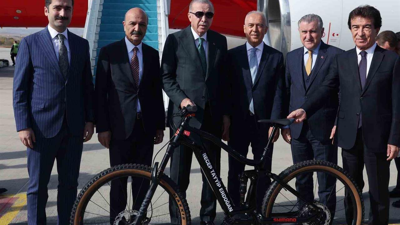 İstanbul'da Türkiye Bisiklet Federasyonu, Cumhurbaşkanı Erdoğan'a Teşekkür Etti