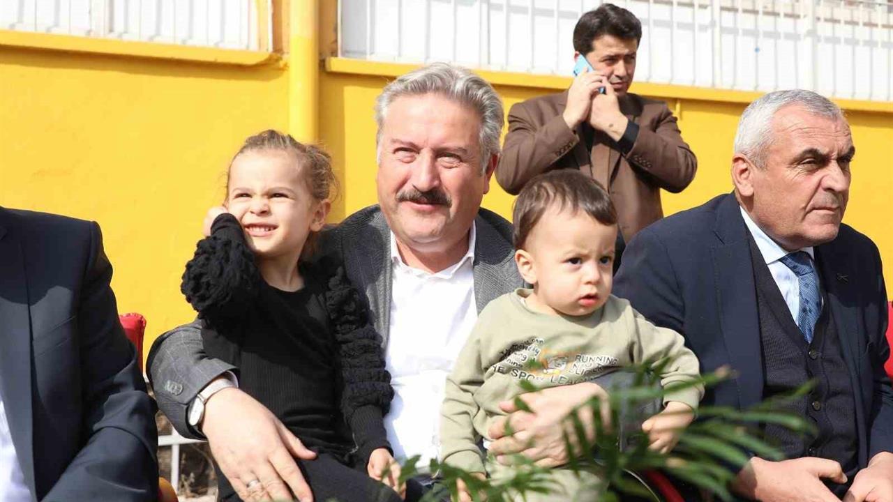 Kayseri Melikgazi'de Başkan Palancıoğlu Esentepe Mumcular İlkokulu'nda Öğrencilerle Etkinlik Düzenledi