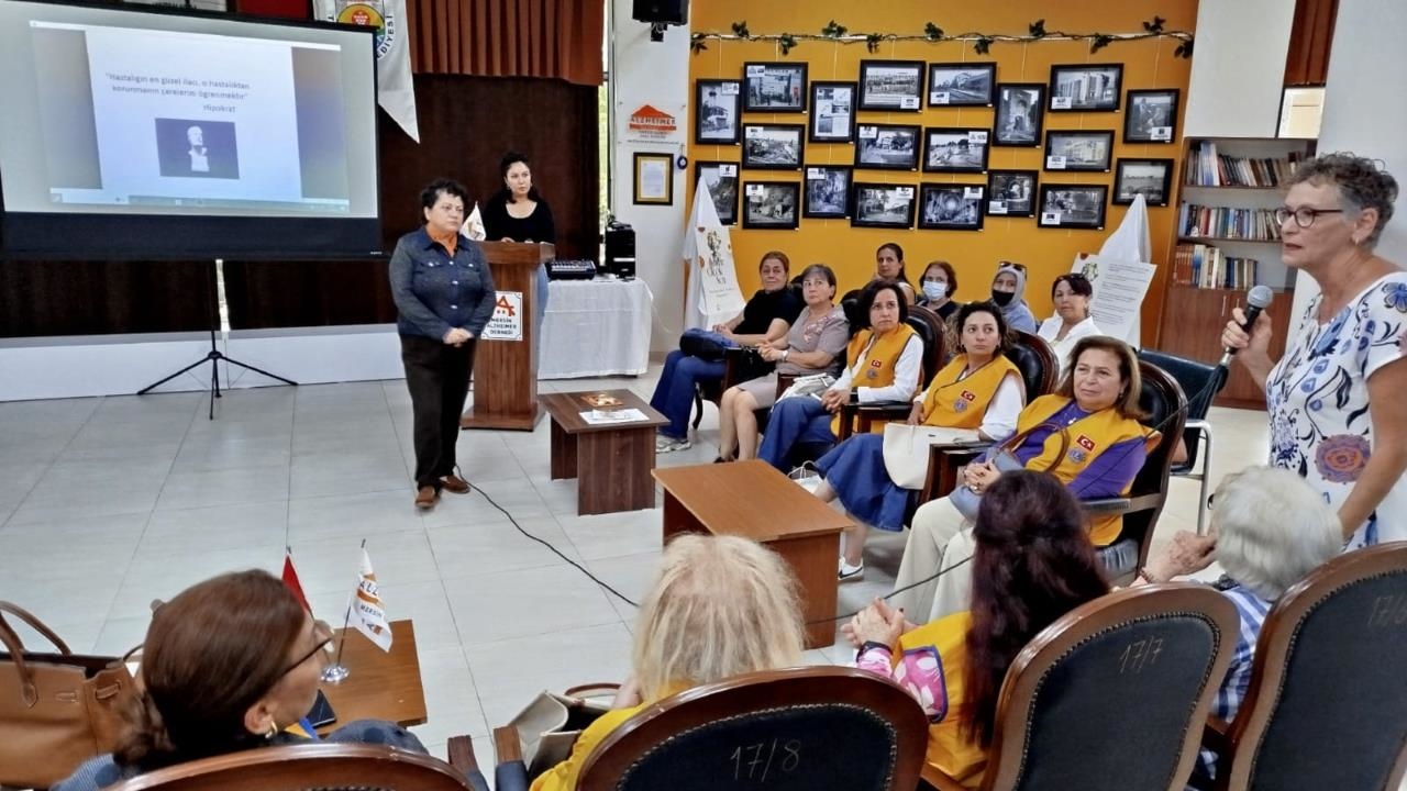 Ülker Aydın Yaşlı Dayanışma Evi'nde Alzheimer'a Dair Konuşuldu