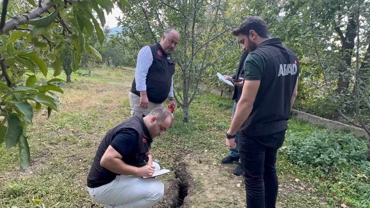 Eğirdir'de Obrukların Oluştuğu Bölge İçin AFAD İncelemeleri Sürüyor