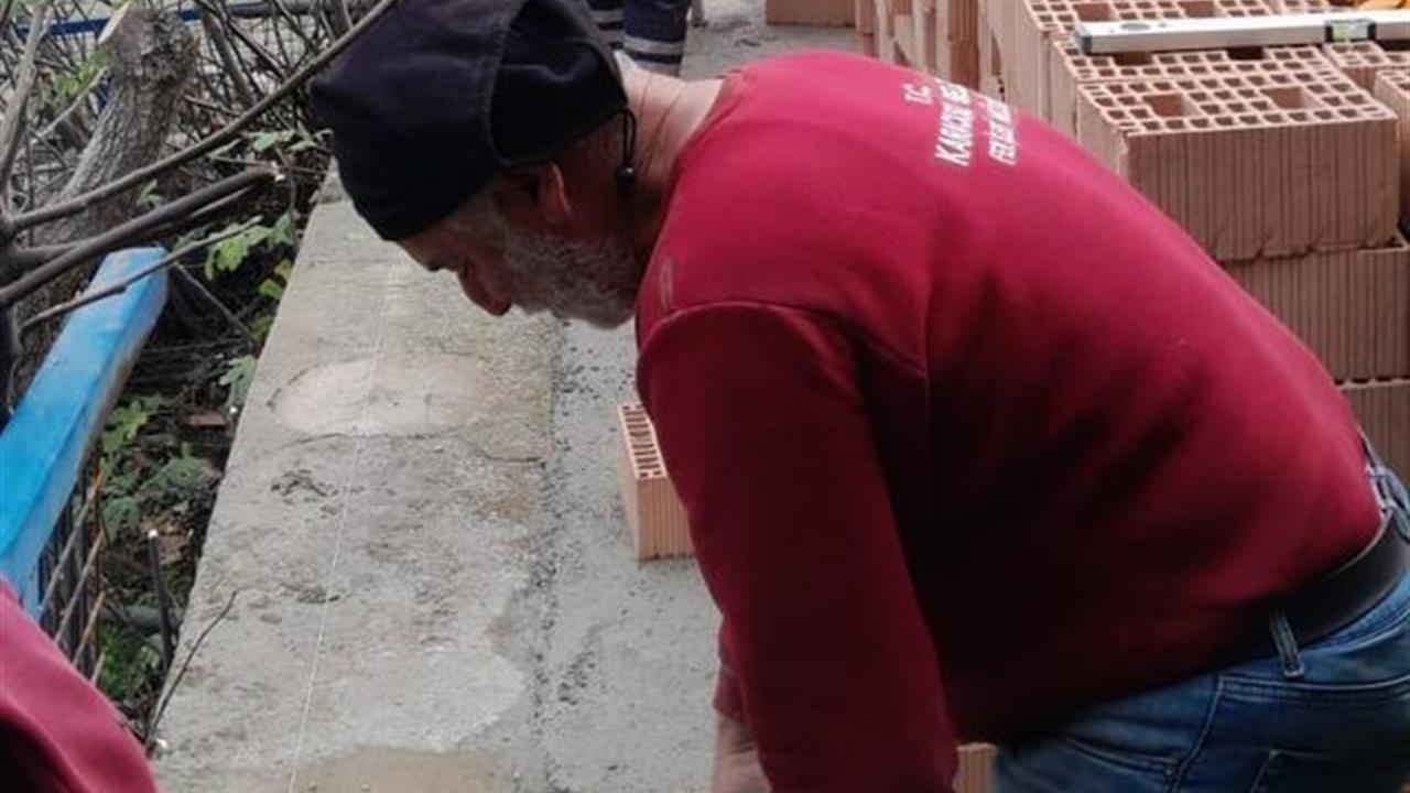 Aydın Karacasu'da Bahçeköy Mahallesi Dernek Alanı Yenileniyor