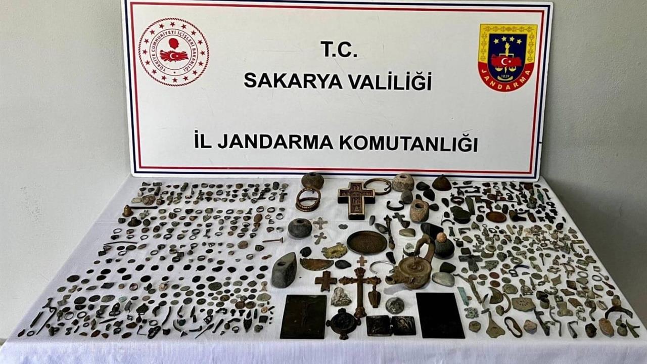 Sakarya'da Jandarma Ekipleri 589 Tarihi Eser Ele Geçirdi