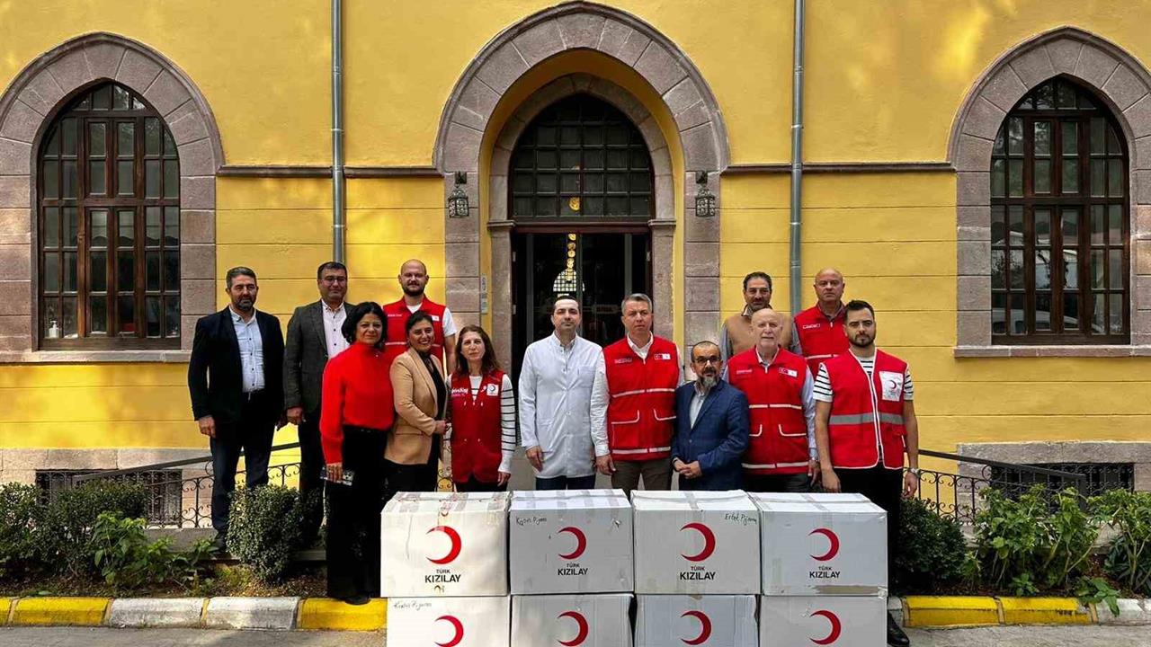 Türk Kızılay Manisa, Manisa Ruh Sağlığı Hastanesindeki Hastalara Giysi Yardımında Bulundu