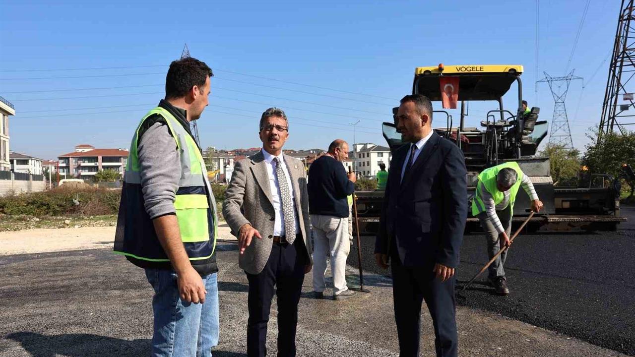 Erenler'de Asfaltlama Çalışmaları Hızla İlerliyor ve Yollar Yenileniyor