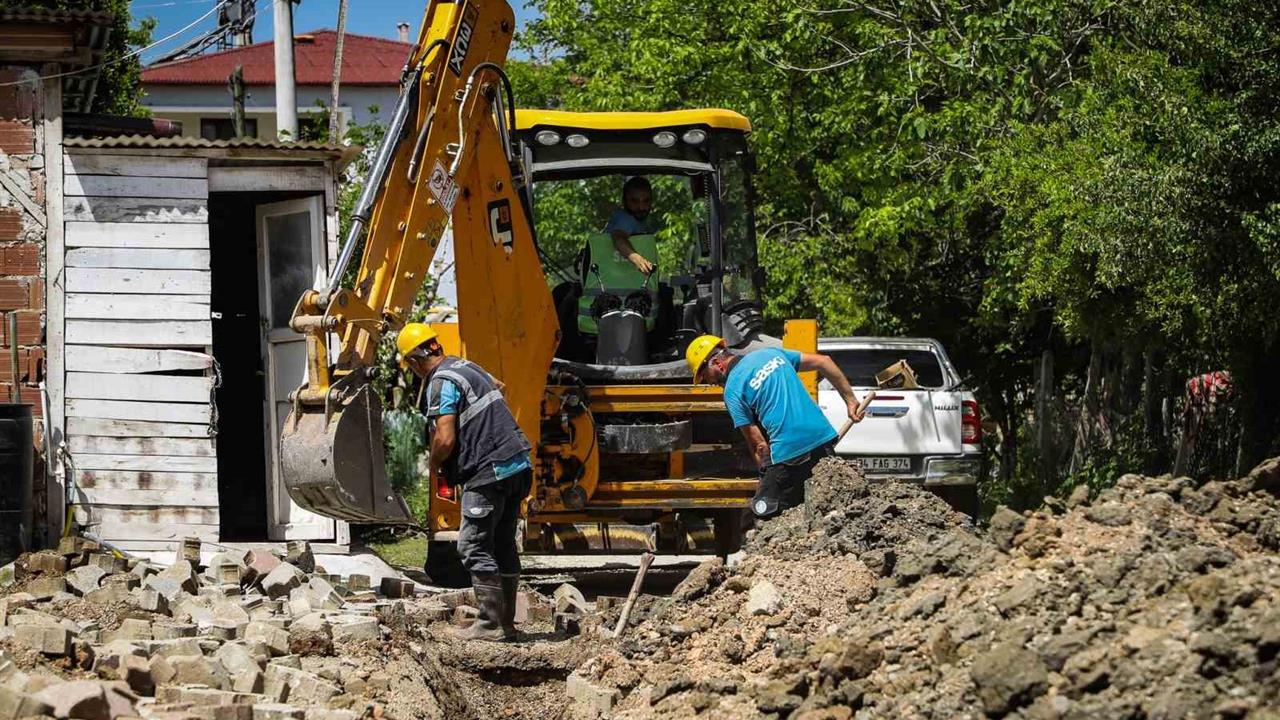 Pamukova Mekece'de Su Kaybını Önlemek İçin 2 Bin Metre Hattın Yenilendiği Açıklandı