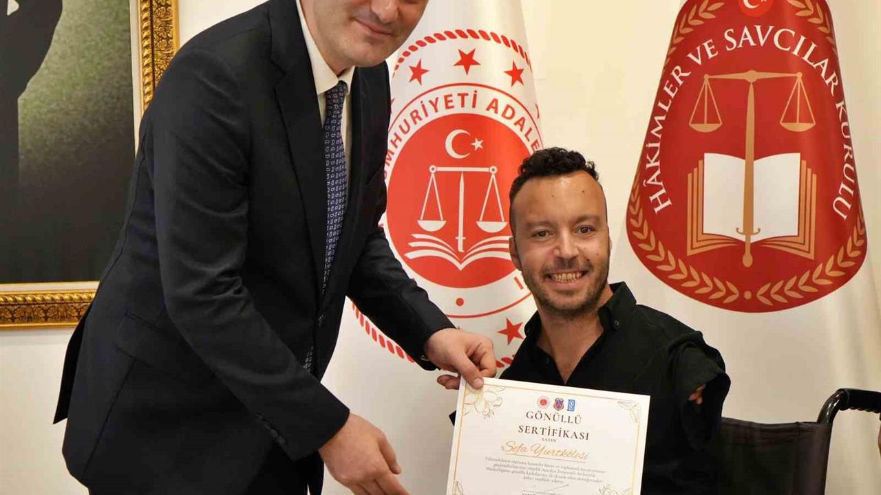 Antalya'da Gönüllü Destek Ekibine Sertifikalar Verildi