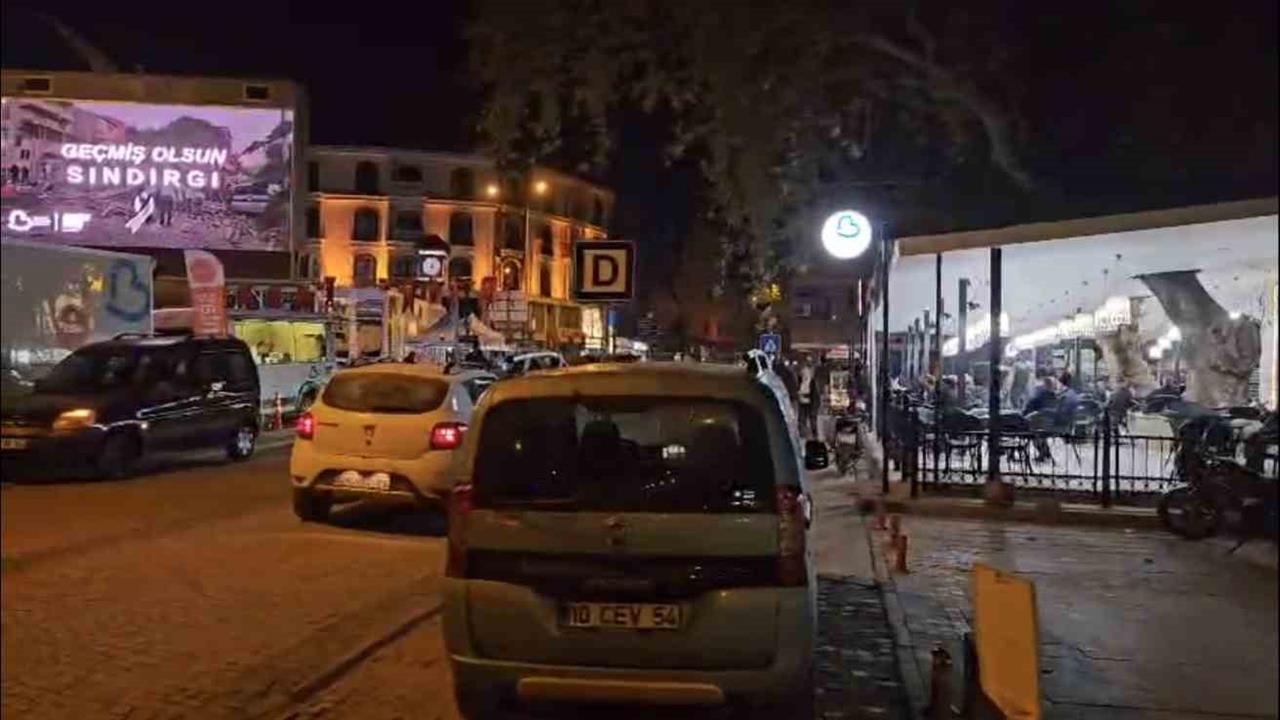 Balıkesir Sındırgı'da 4,3 Büyüklüğünde Deprem Kısa Süreli Panik Yarattı