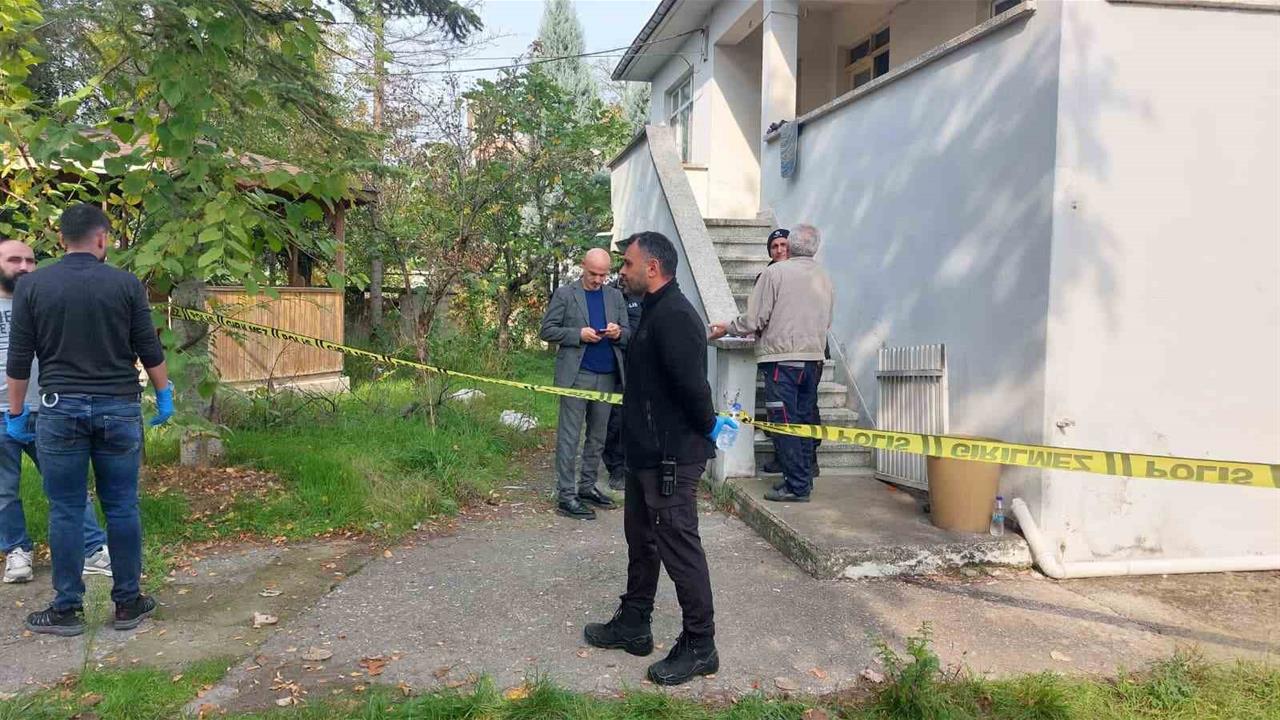 Sakarya Akyazı'da Eniştesi Tarafından Evde Bulunan 63 Yaşındaki Adam Hayatını Kaybetti