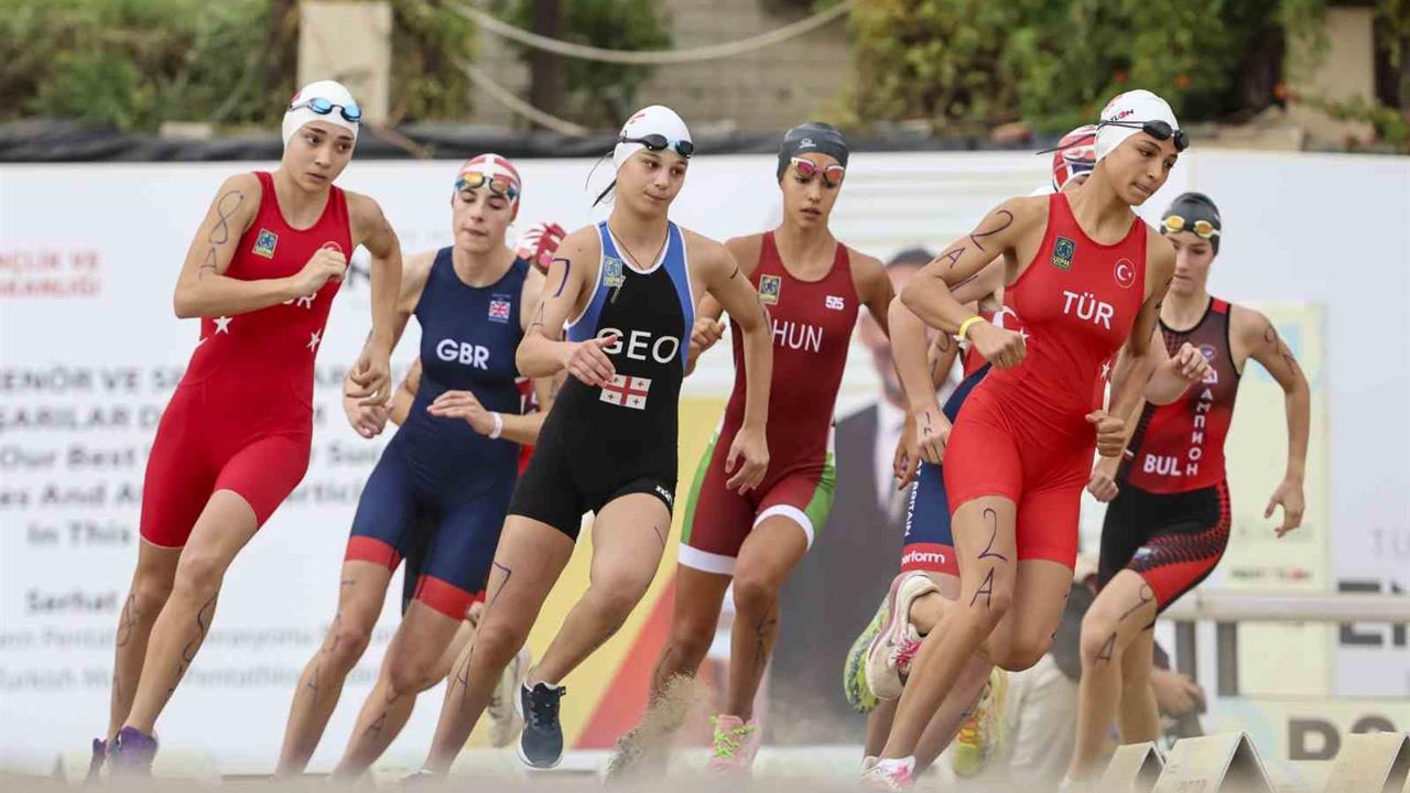 İstanbul'da Avrupa Biathle-Triathle Lazer Run Şampiyonası’nda 19 Madalya Elde Edildi