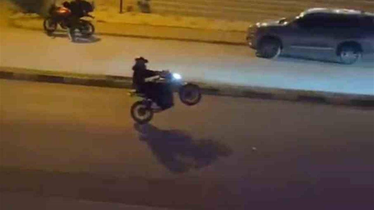 Karabük Safranbolu'da Motosikletlerin Tek Tekerle Yaptığı Tehlikeli Sürüşler Görüntülendi