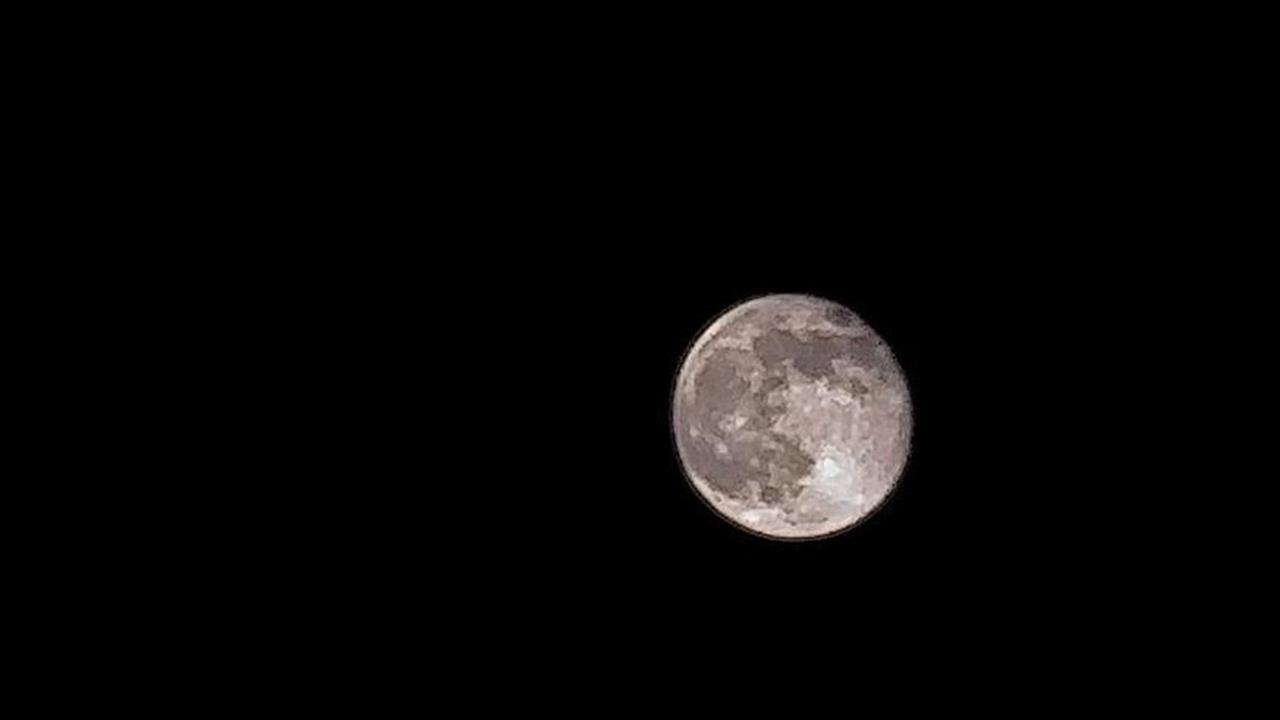 Malatya'da Şişkin Ay, Kartpostallık Görüntüler Sunuyor