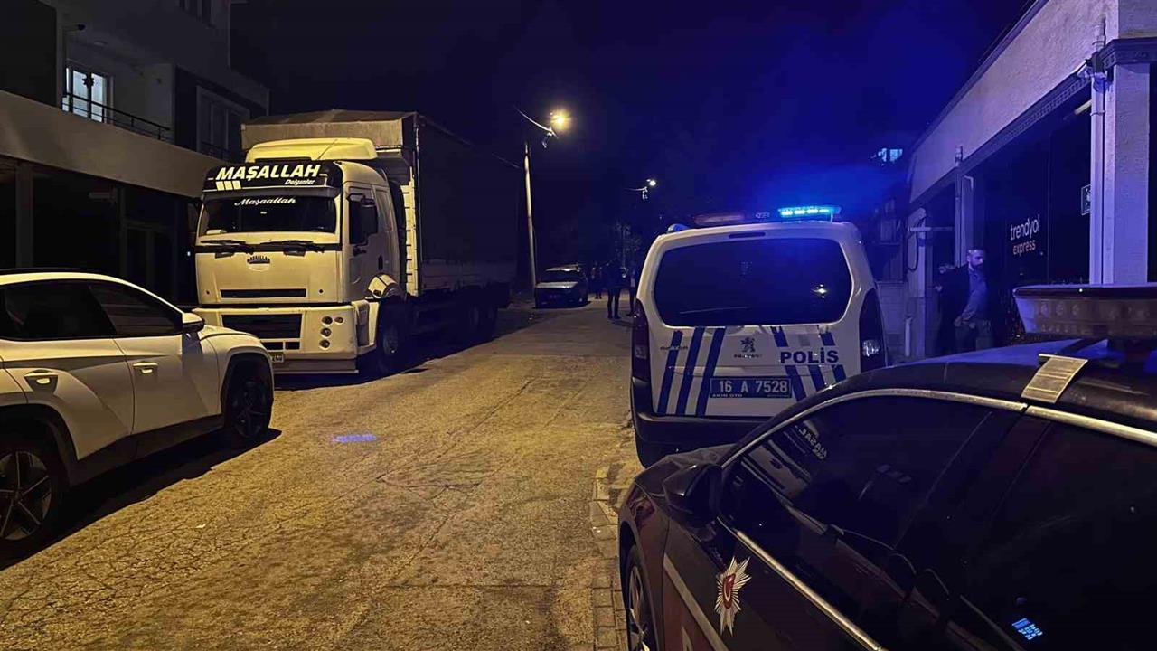 Bursa Osmangazi'de Park Yeri Nedeniyle Çıkan Tartışmada Bir Kişi Silahla Yaralandı