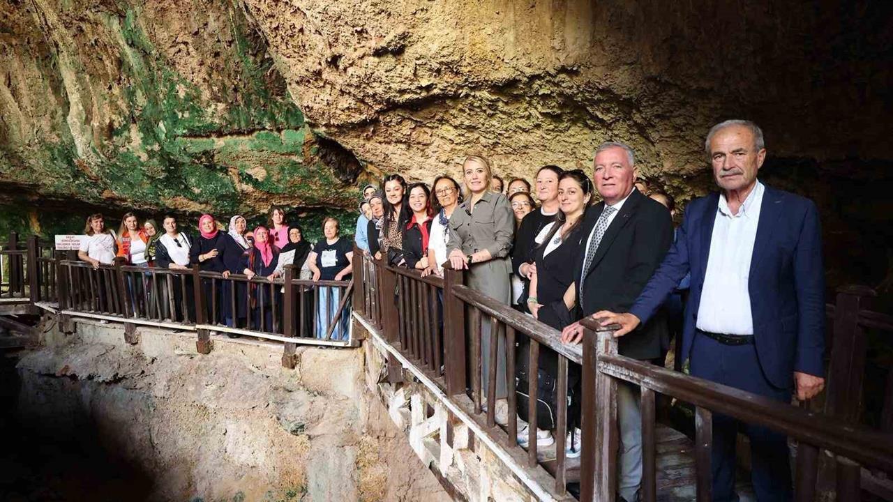 Denizli Merkezefendi'de Kadınlar İçin Pamukkale ve Kaklık Mağarası Turları Düzenleniyor