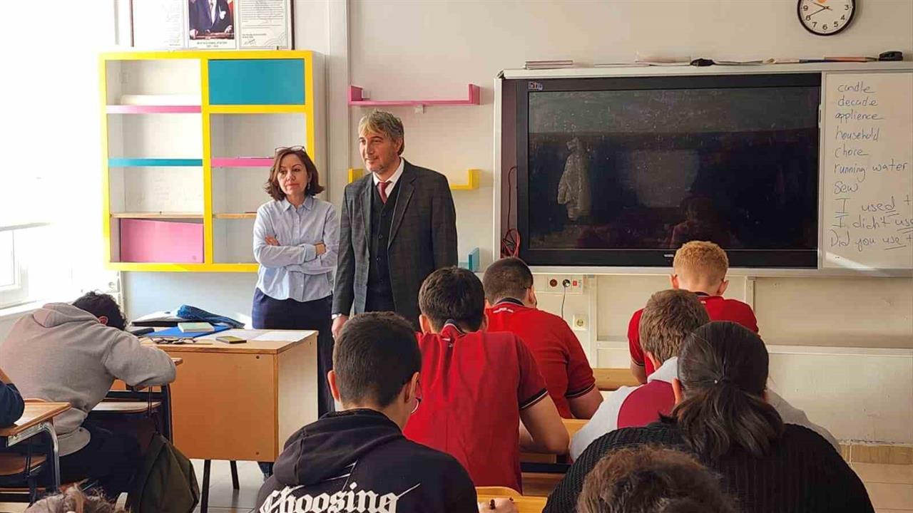 Kütahya'daki Ortaöğretim Kurumlarında 9. Sınıf Ortak Yazılı Sınav Uygulandı