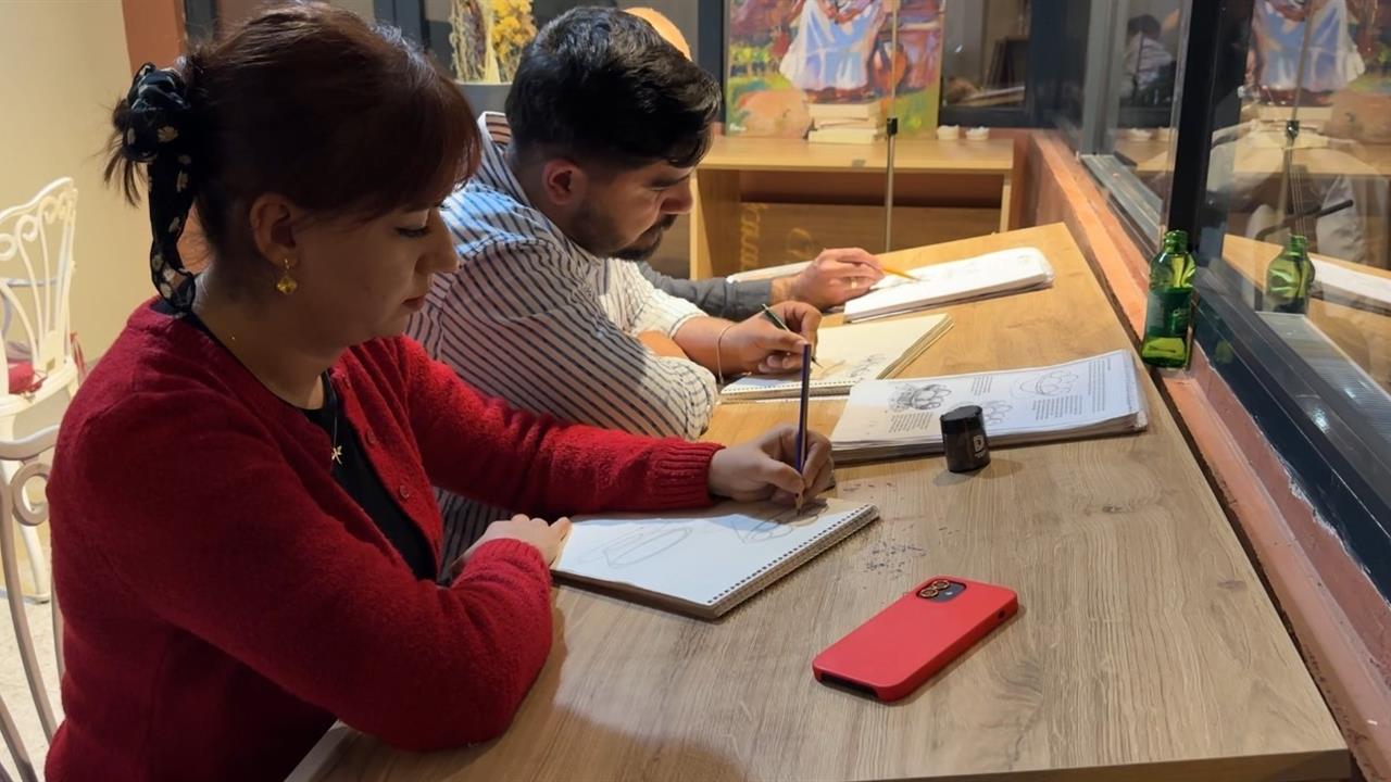 Hakkari'de Sanat Merkezine Dönüşen Kafe, Bale Eğitimi Veriyor
