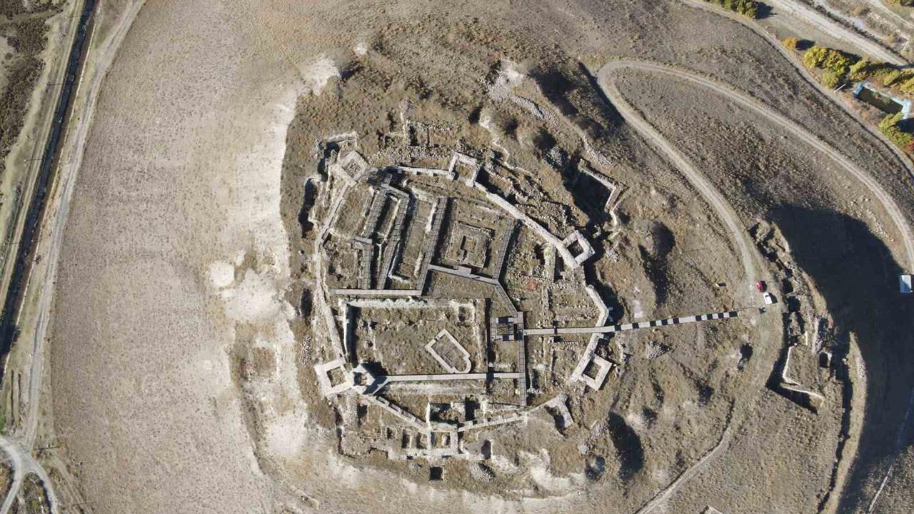 Erzincan'da Altıntepe Kalesi Drone ile Görüntülendi