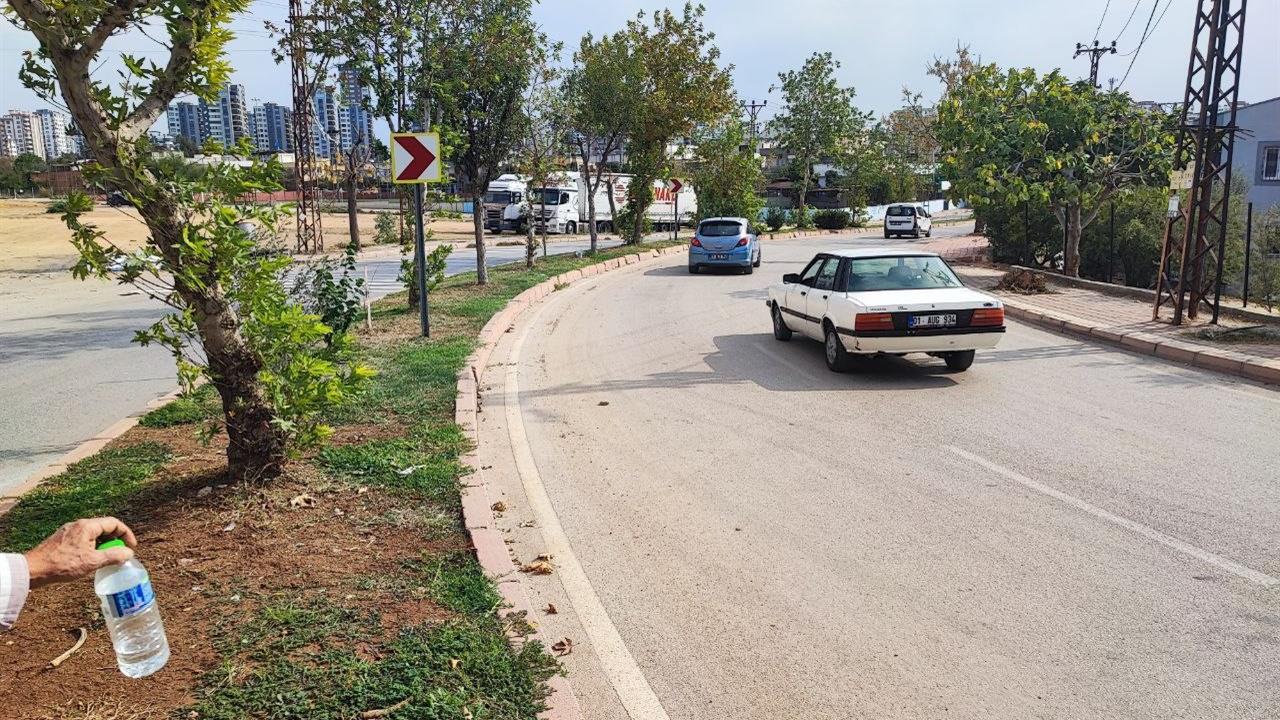 Adana'da Keskin Virajda Kazaları Belgeleyen Esnaf Güvenlik Kamerası Kurdu