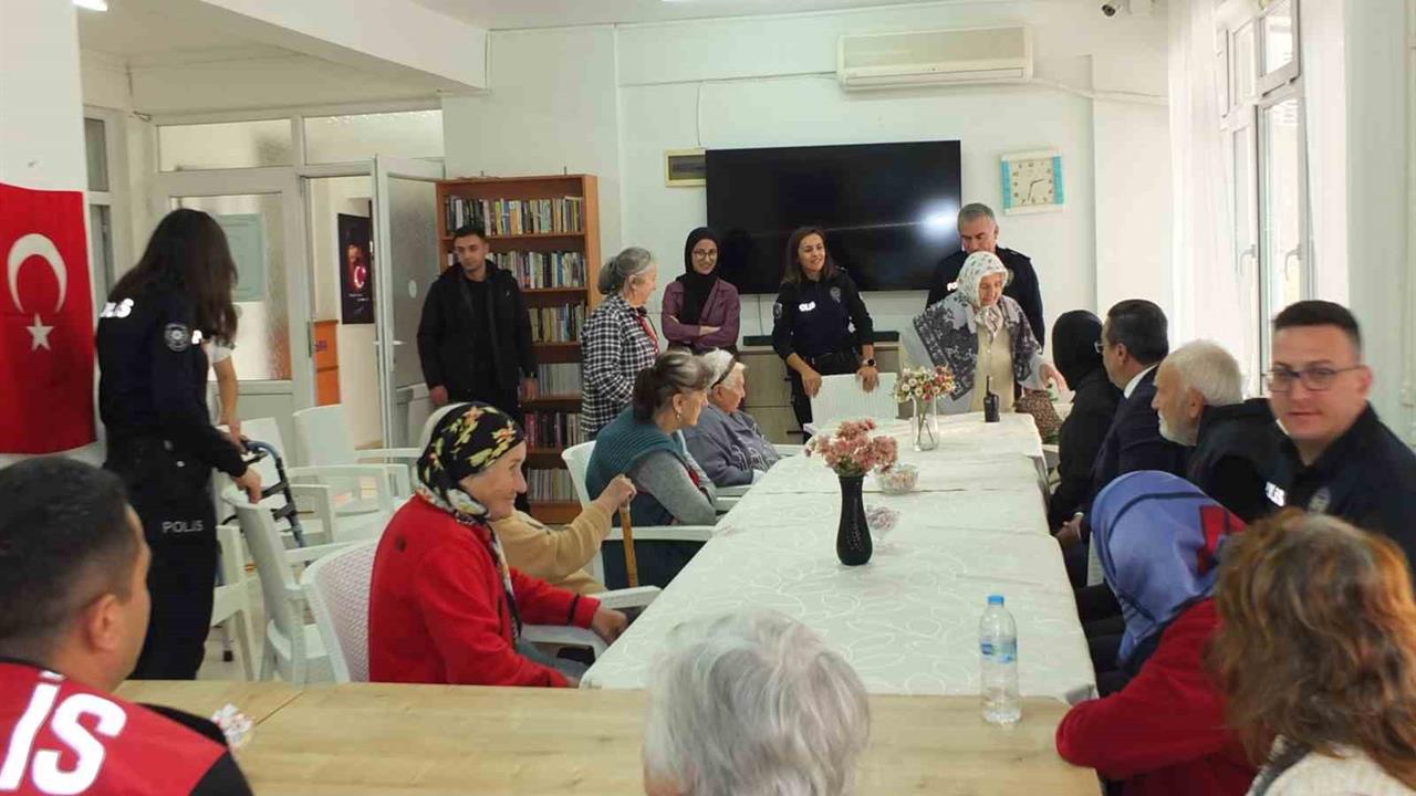 Balıkesir Burhaniye'de Huzurevi Ziyaretinde Yaşlılarla Buluşuldu