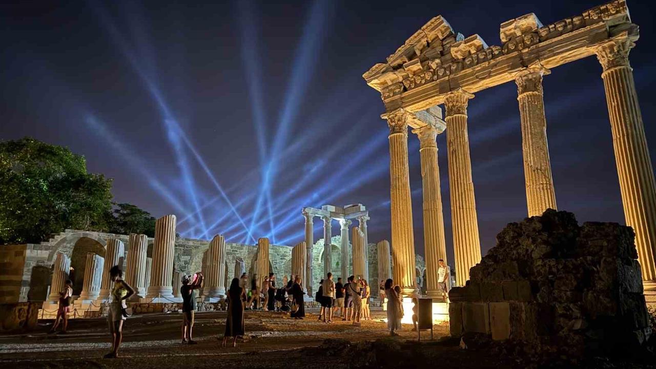 Antalya'da Ekim Ayında 2 Milyon 216 Bin 554 Yabancı Turist Ağırladı