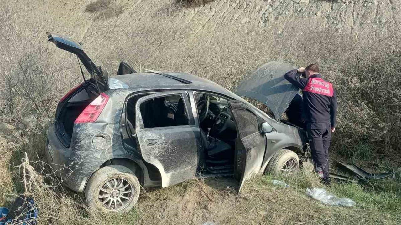 Aydın Efeler'de Kontrolden Çıkan Otomobil Yol Kenarına Savruldu, 3 Yaralı