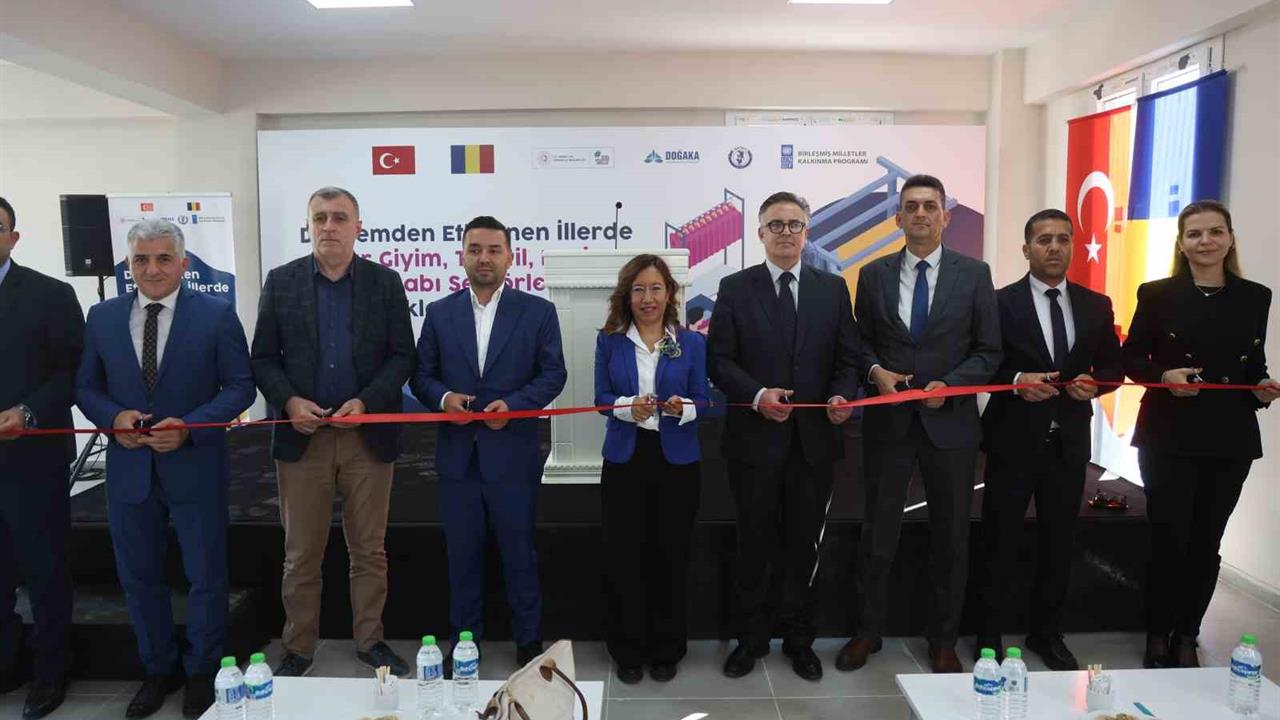 Hatay'da Açılışı Yapılan Ayakkabı Ortak İmalat ve Eğitim Merkezi Geleceğin Ustalarını Yetiştirecek