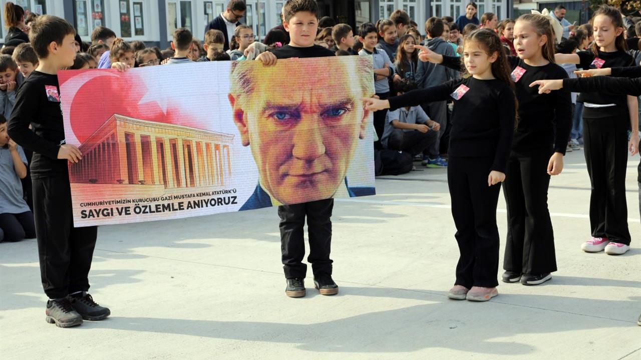 Karasu'da 10 Kasım Programı Duygu Dolu Anlara Sahne Oldu