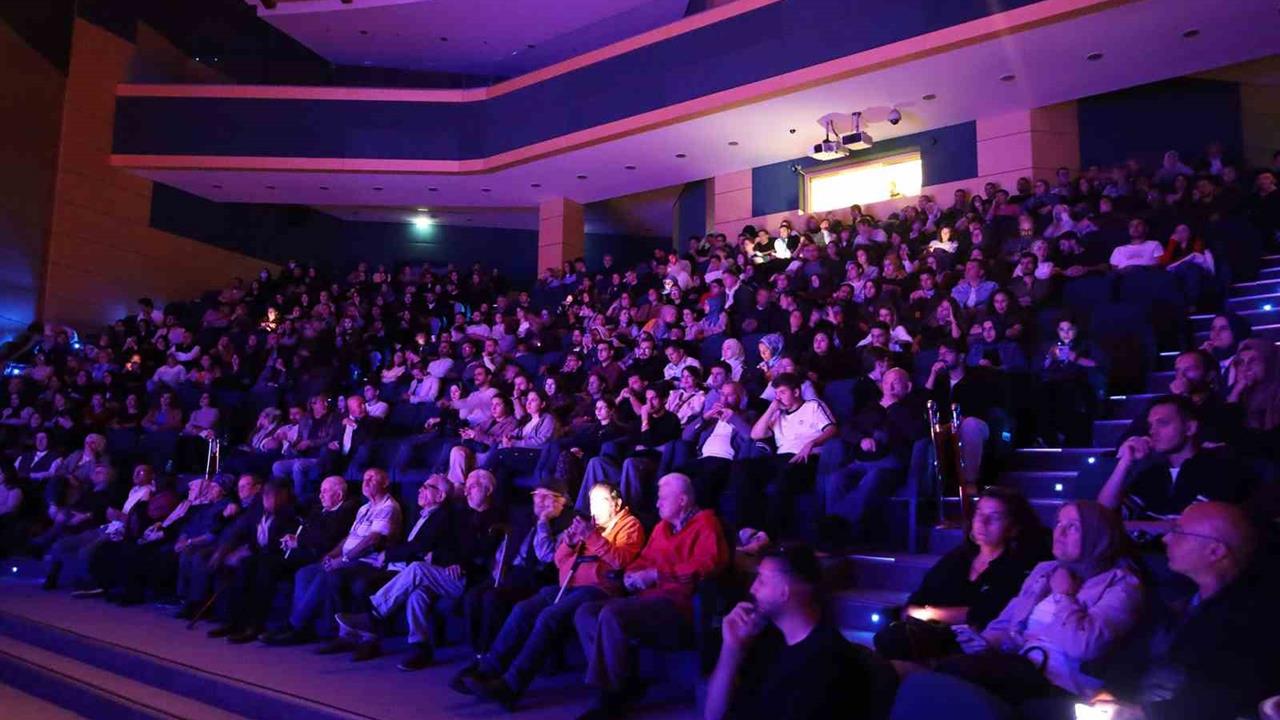 Sakarya'da "Deli İbram Divanı" Tiyatrosu Yoğun İlgi Gördü