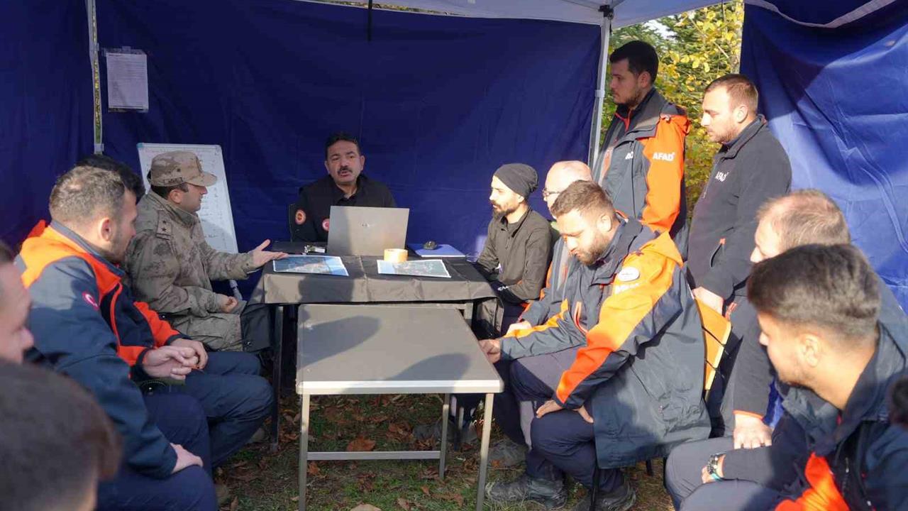 Kastamonu Bozkurt'ta Kayıp Anne ve 5 Yaşındaki Oğul İçin Arama Çalışmaları Devam Ediyor