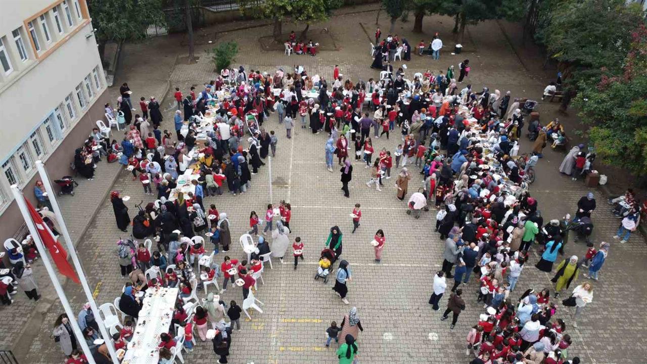 Ordu Ünye'de Öğrenciler Gazze İçin Yardım Topladı