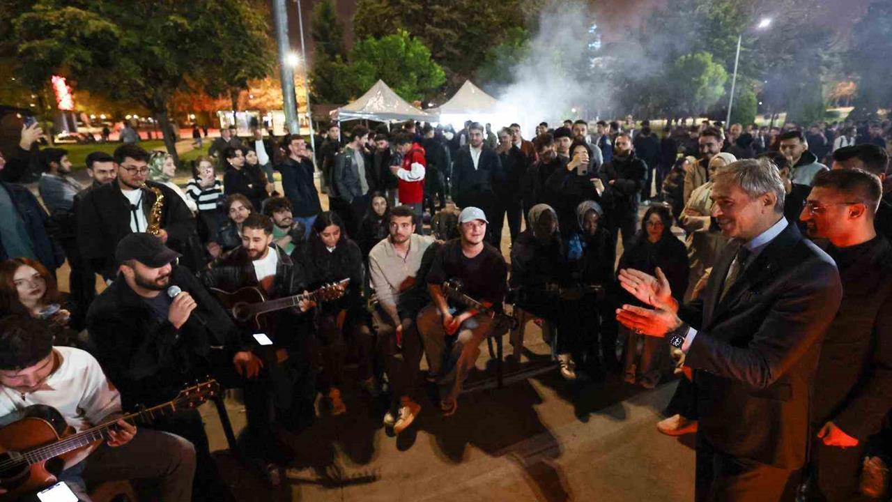 Sakarya'da Başkan Alemdar ve Rektör Al, Öğrencilerle Bir Araya Geldi