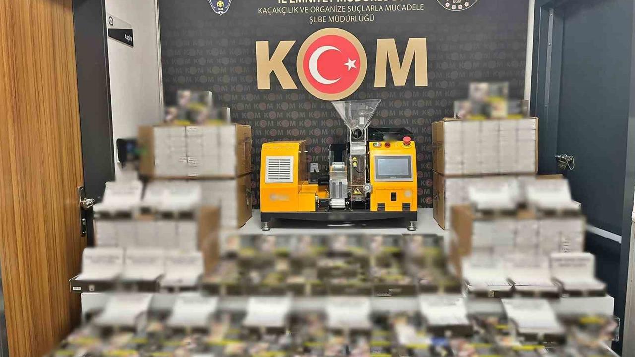 Afyonkarahisar Merkez'de Yapılan Operasyonda Sigara Doldurma Makinesi ve Makaronlar Bulundu