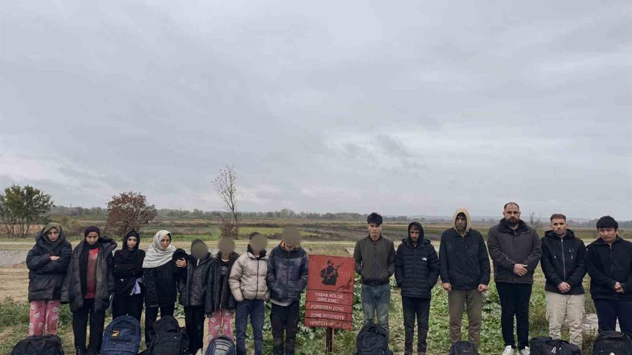Edirne Uzunköprü'de Gerçekleşen Denetimlerde 29 Düzensiz Göçmen Ele Geçirildi