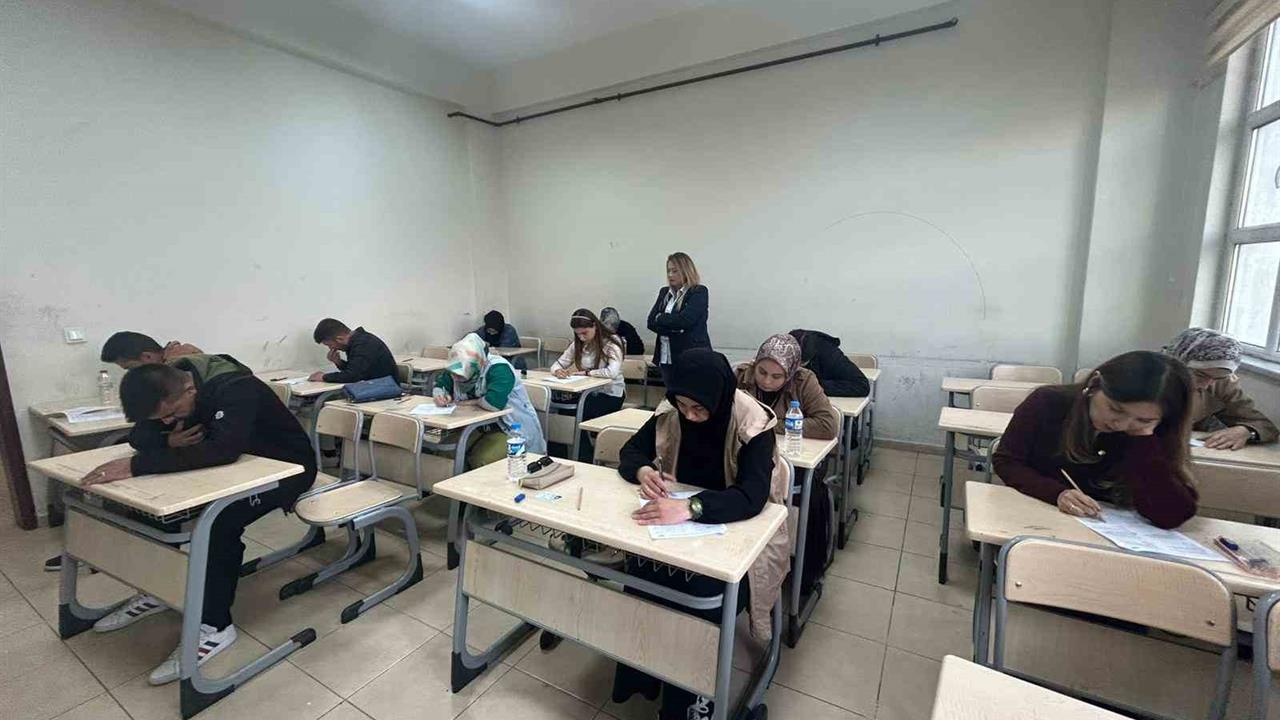 Van'da Kitap Okuma Yarışması Düzenlendi, Katılımcılar Belirlendi