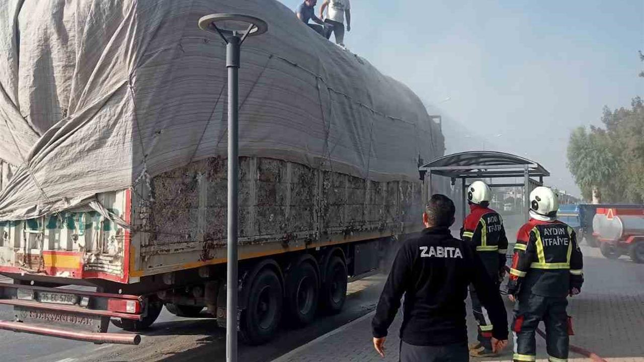 Aydın Germencik'te Pamuk Yüklü Tırda Yangın Büyümeden Söndürüldü