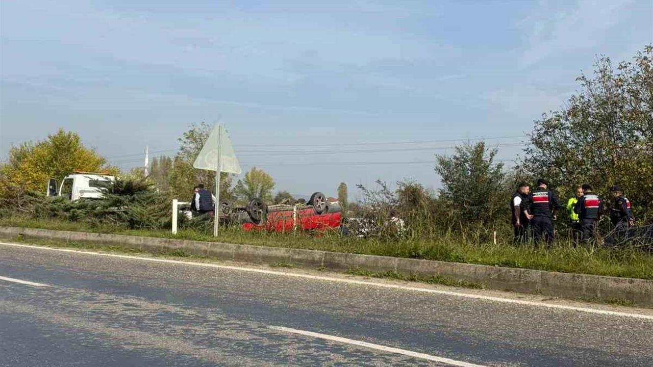 Zonguldak Çaycuma'da Düz Yolda Takla Atan Araçta Sürücü Hafif Yaralandı
